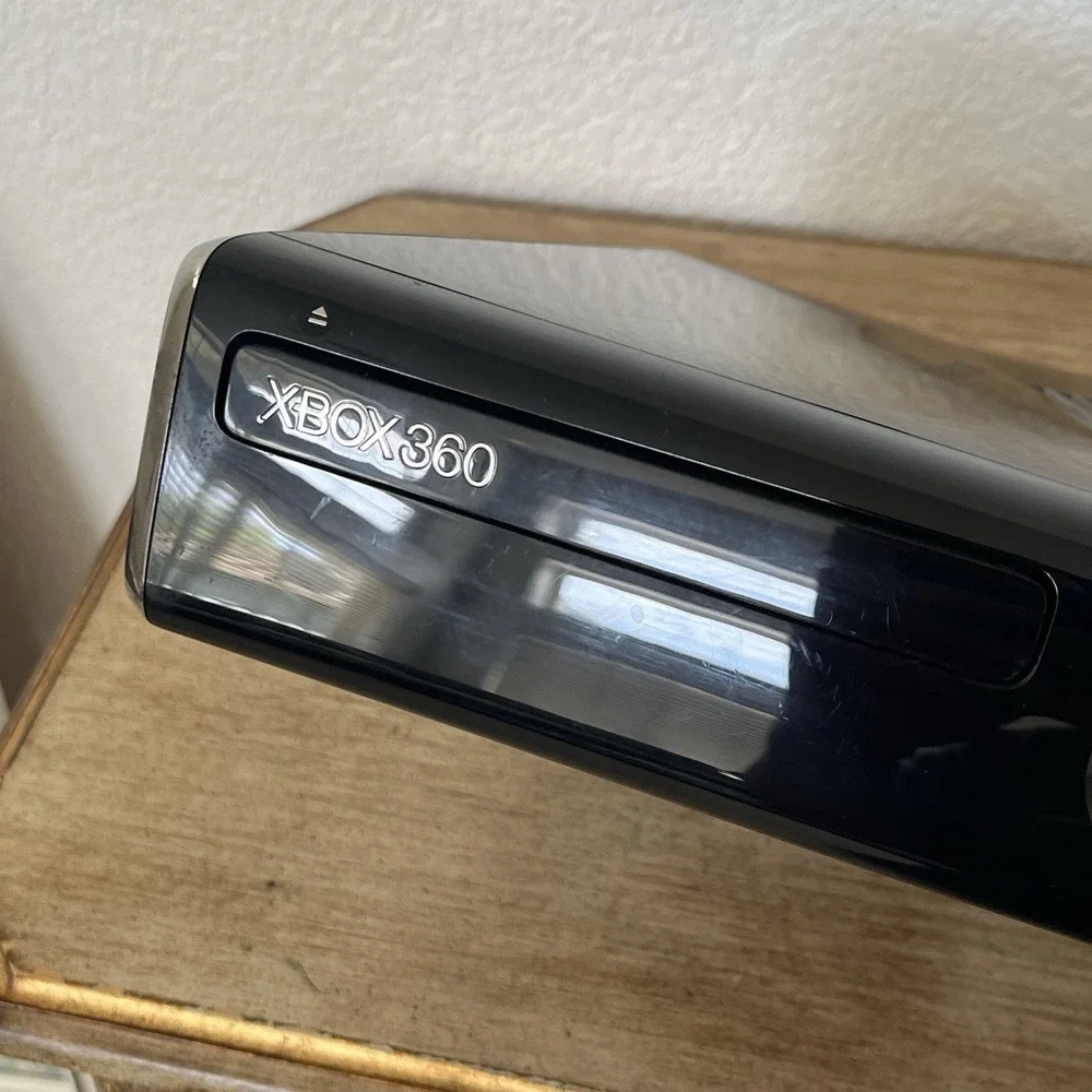Microsoft Xbox 360 S 250GB Home Videogame Console - Black Tested Scratches!